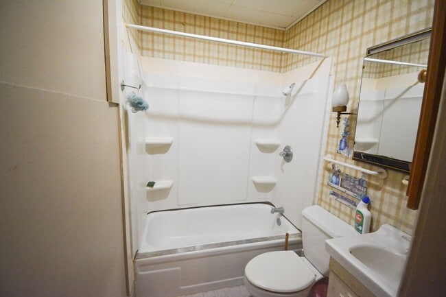 Building Photo - 209 S Pearl St