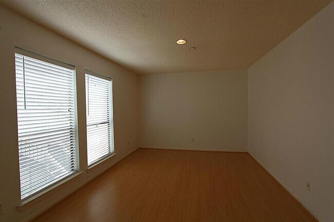 Building Photo - 2277 S Kirkwood Rd