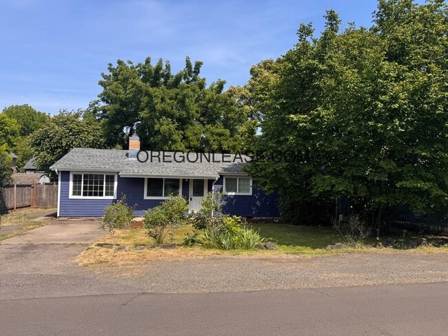 Building Photo - Large 5 bedroom North Eugene Home with lar...