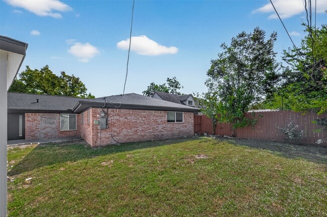 Building Photo - 11742 N Little John Cir