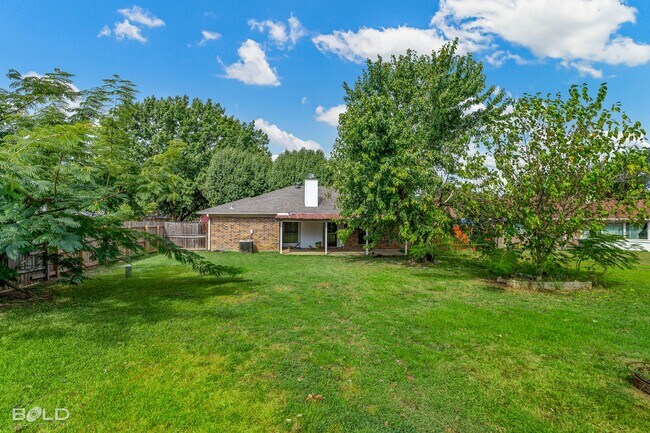 Building Photo - Check Out This 3 Bedroom 2 Bath Close to B...