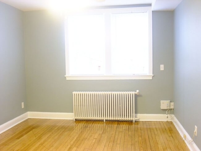 Building Photo - 8405 Greenwood Ave