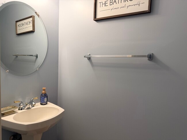 Building Photo - 372 Pine Lake Cir