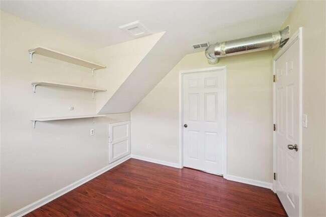 Building Photo - 498 Cole Dr SW