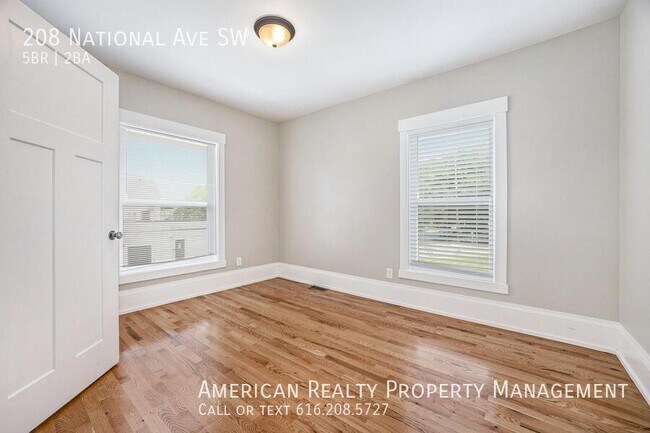 Building Photo - 208 National Ave SW