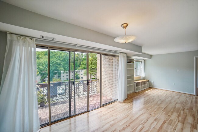 Building Photo - 12200 Braxfield Ct