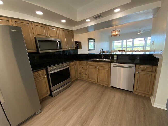 Building Photo - 6315 Shoreline Dr