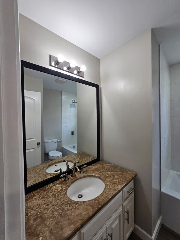 Building Photo - 4904 Sherman Oaks Dr