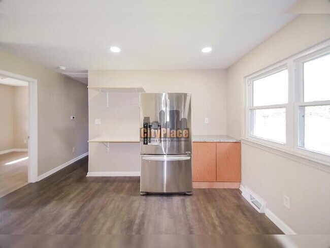 Building Photo - 7504 Honnen Dr N
