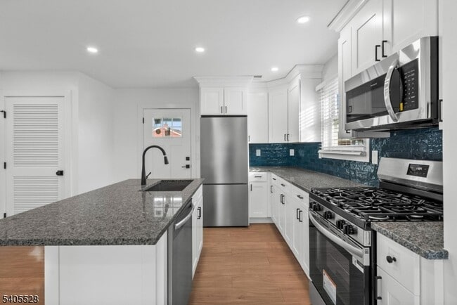 Building Photo - 78 Anderson St