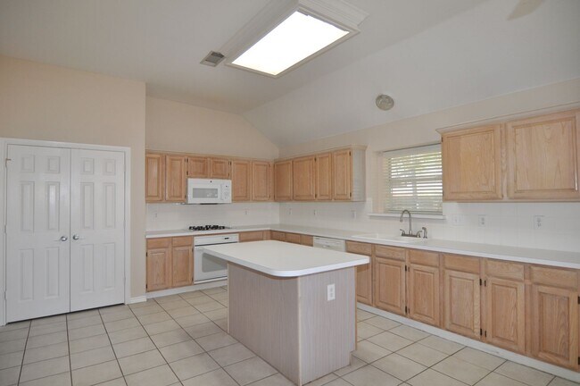 Building Photo - Welcome to this charming 3-2-2 brick home ...