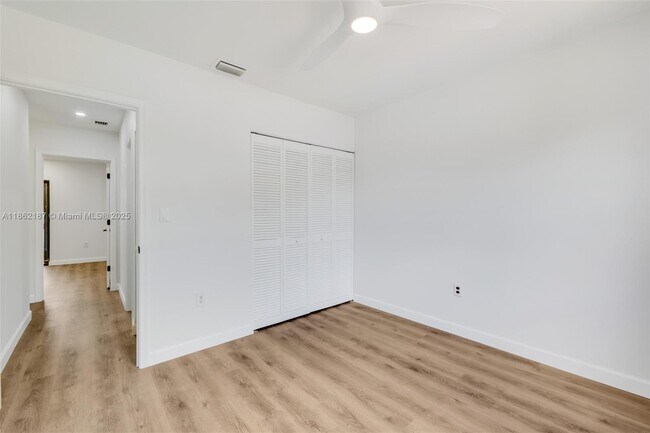 Building Photo - 10516 SW 112th Ave