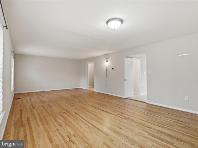 Building Photo - 1426 Yellowwood Ct