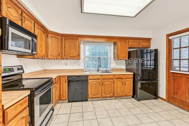 Building Photo - 3441 W 98th Dr