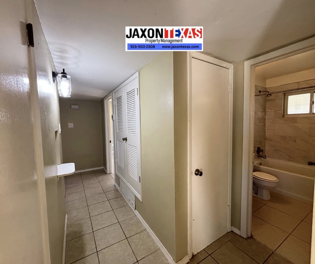 Building Photo - 9329 Roanoke Dr