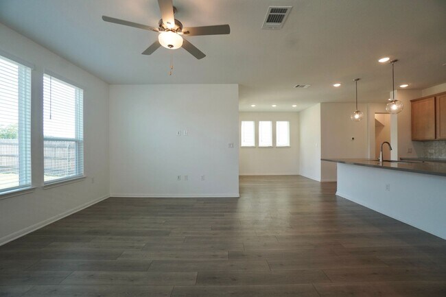Building Photo - 1610 Iberville Dr