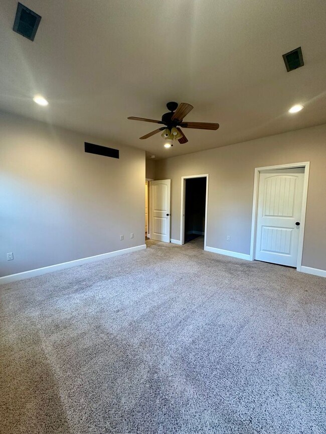 Building Photo - 1250-MF2-IO