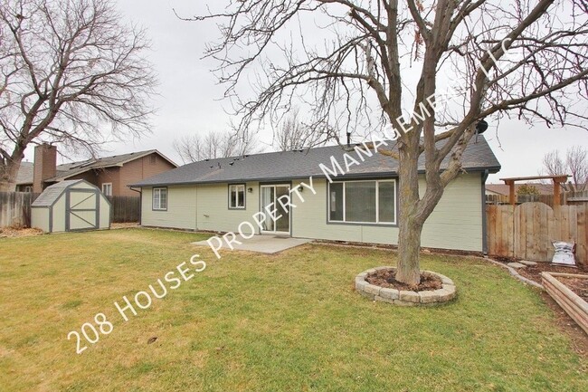 Building Photo - Single Level Home w/Mature Landscaping *In...