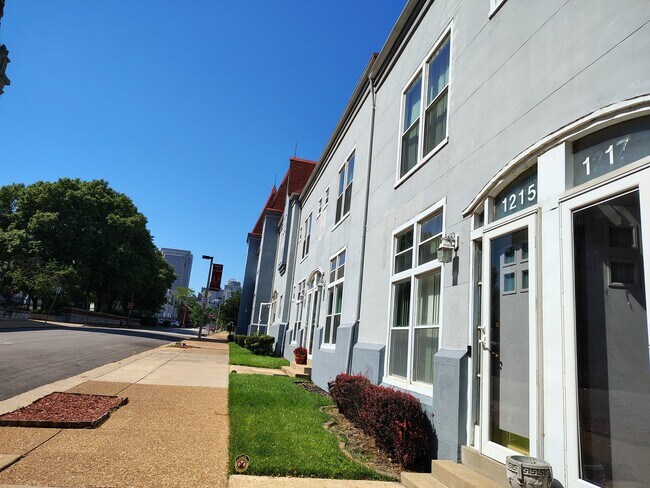 Building Photo - 1217 N 11th St
