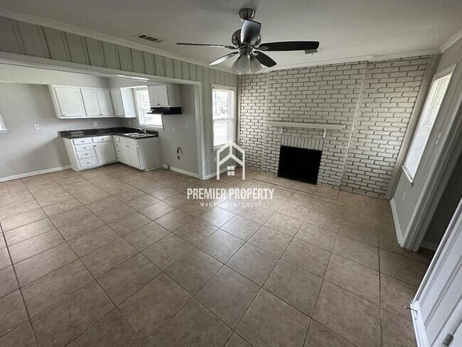 Building Photo - FIRST MONTHS RENT FREE!