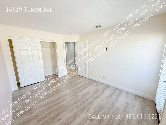Building Photo - 16619 Yukon Ave