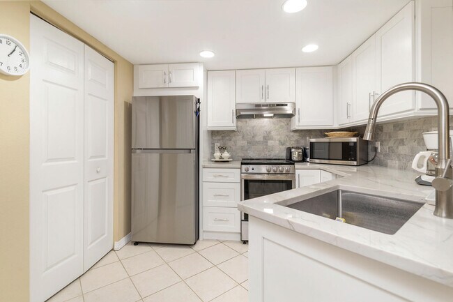 Building Photo - 1801 N Flagler Dr