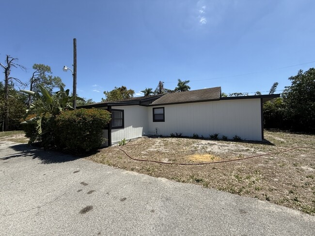 Building Photo - 202 2nd St