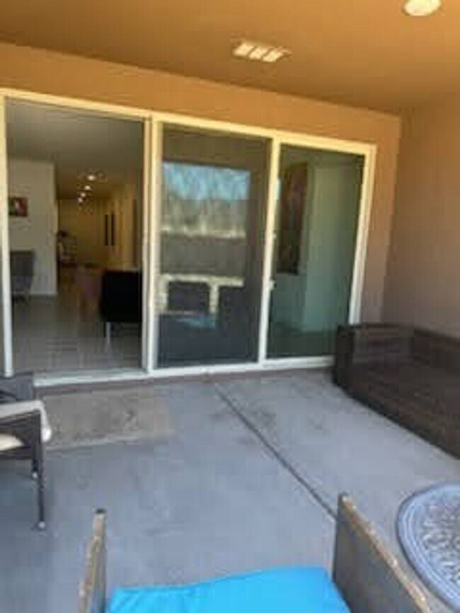 Building Photo - Beautiful 5 bed in Litchfield Park!