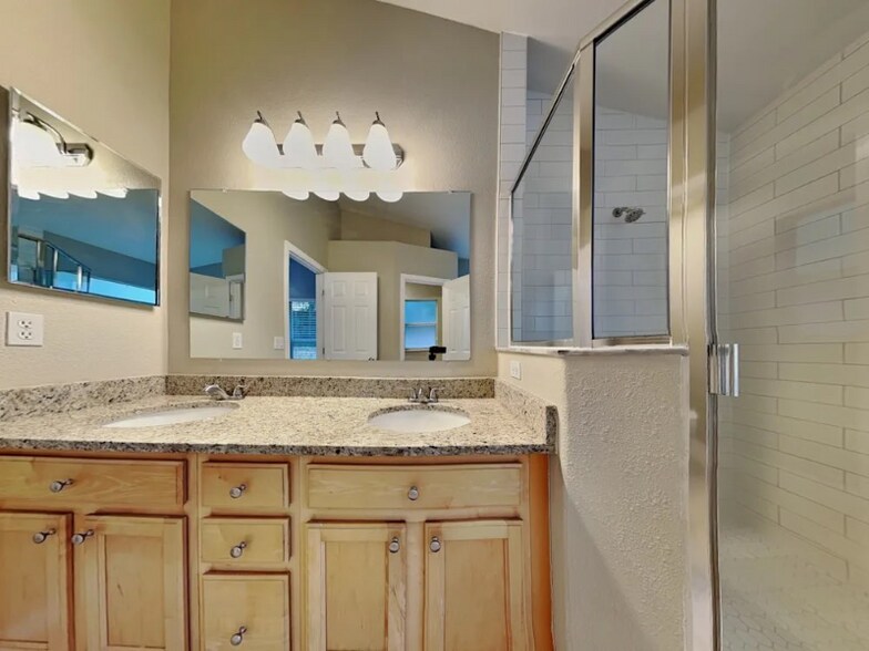 Building Photo - 15223 Lindera Dr