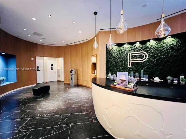 Building Photo - 851 NE 1st Ave