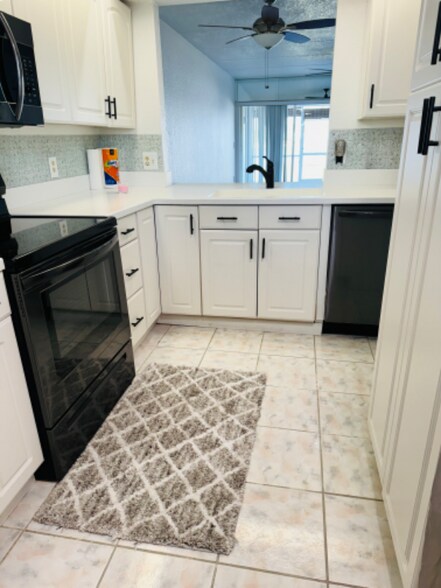 Building Photo - 26333 Nadir Rd