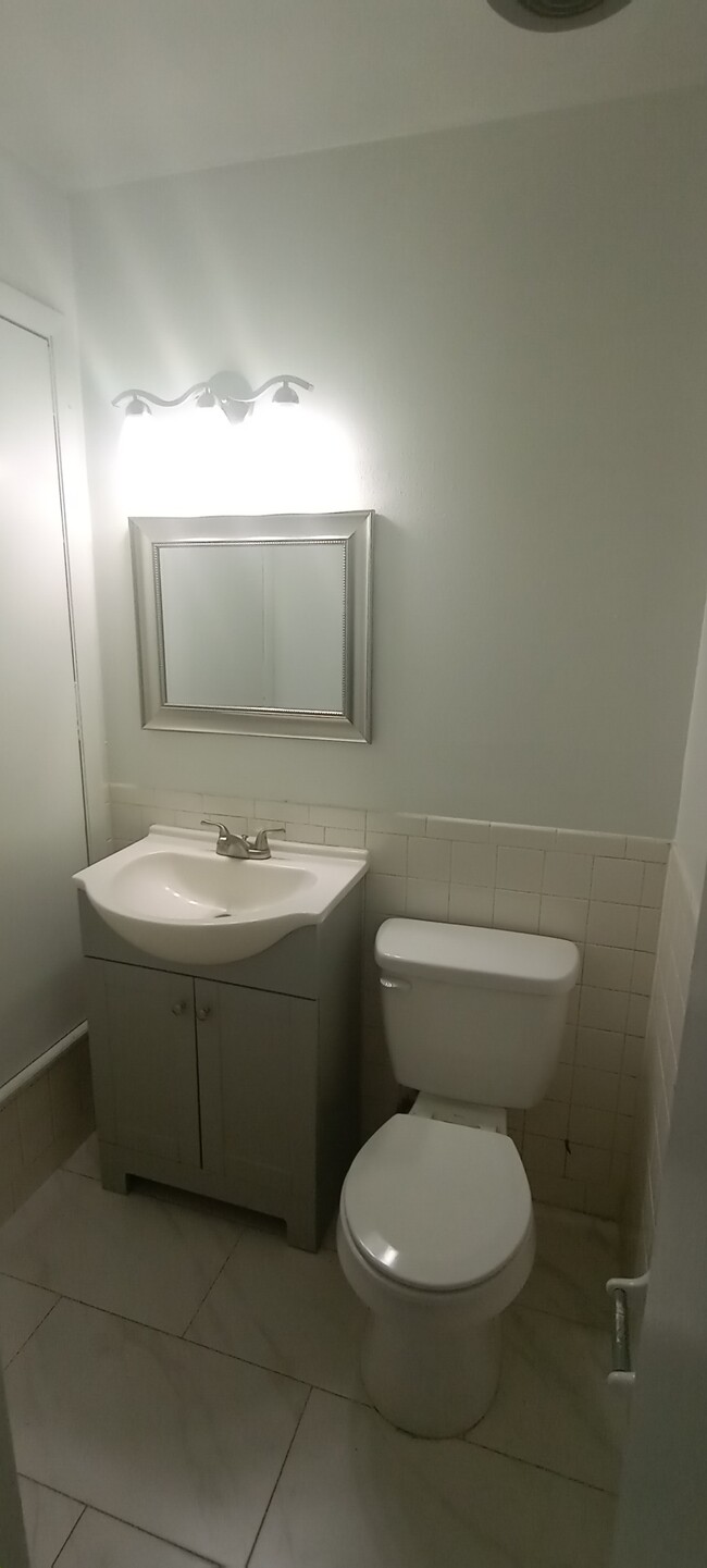 Powder Room - 1909 W Shields Dr