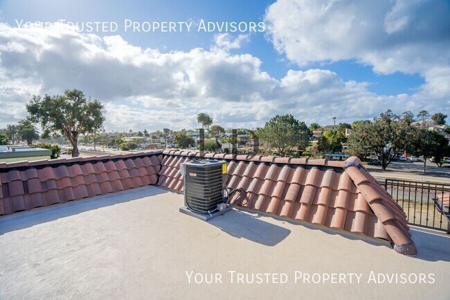 Building Photo - 1371 N Vulcan Ave