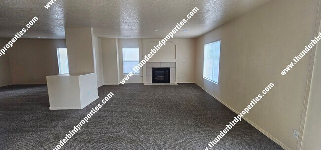 Building Photo - Spacious 4 bedroom, 3 bathroom in Ventana ...