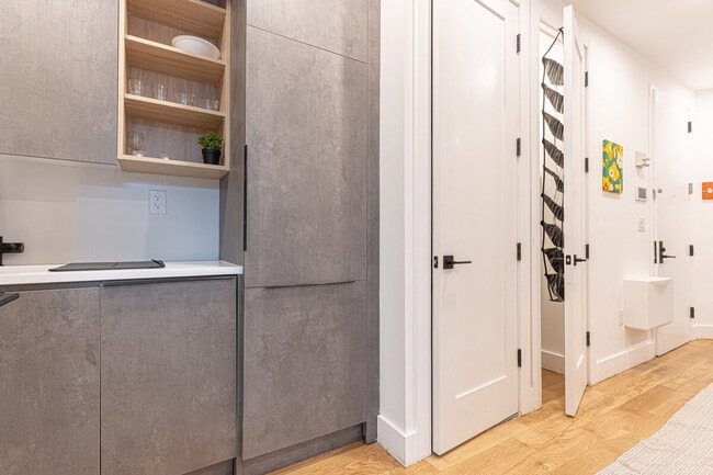 Building Photo - 631 Wilson Ave