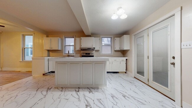 Building Photo - Galion City Schools, 3 Bedroom/2 Bath House!