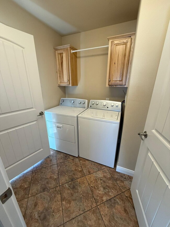 Building Photo - 106 Raven Way