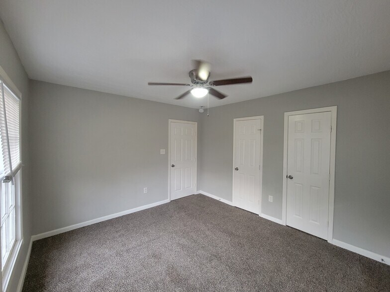 More Bedroom - 320 S Ashbel St