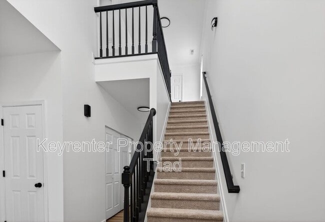 Building Photo - 2 Blue Stone Ln