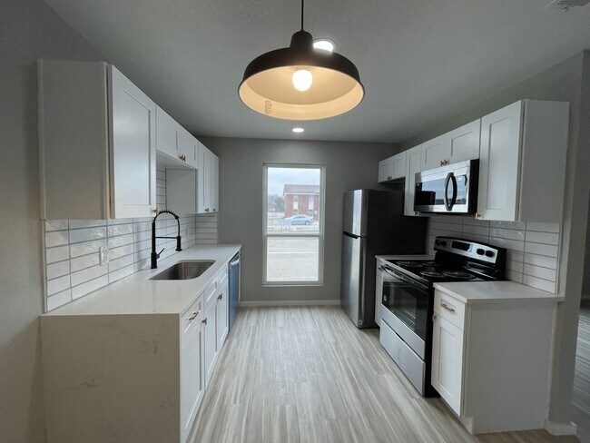 Building Photo - 1603 Benttree Dr