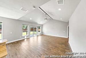 Building Photo - 950 Paradise Dr