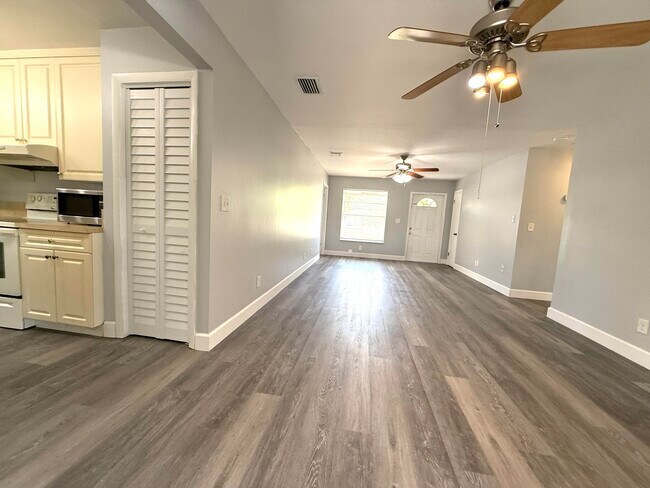 Building Photo - 16394 Pimlico Dr E
