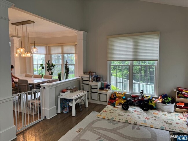 Building Photo - 61 Thistle Dr