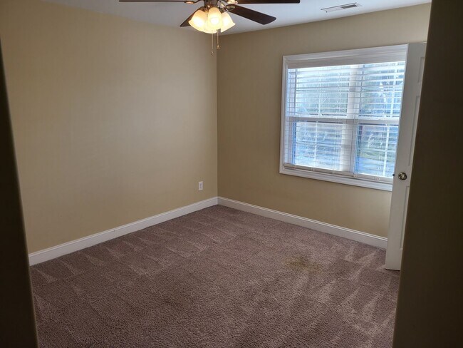 Building Photo - 3 Bedroom, 2.5 bath home - Sneads Ferry - Everetts Creek Community