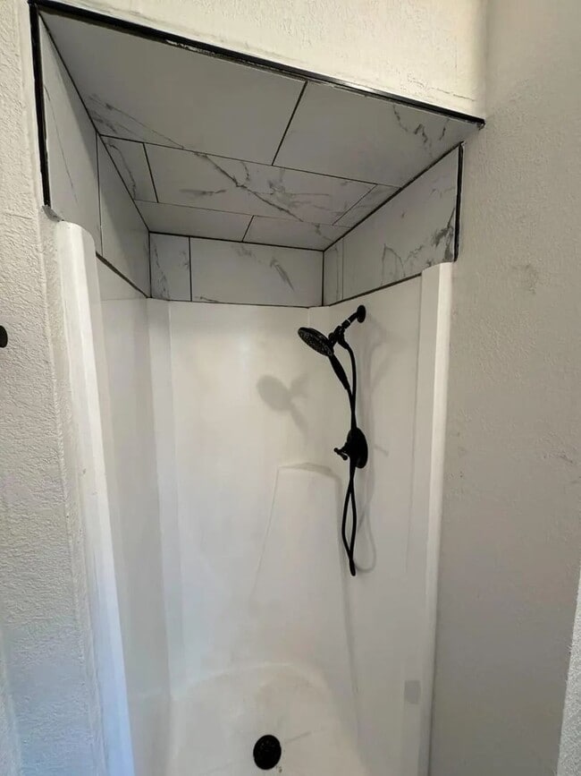 Building Photo - 3 Bed 2 Bath 2 Car Garage in Strafford MO