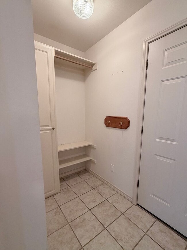 Building Photo - 219 Oak Hill Dr