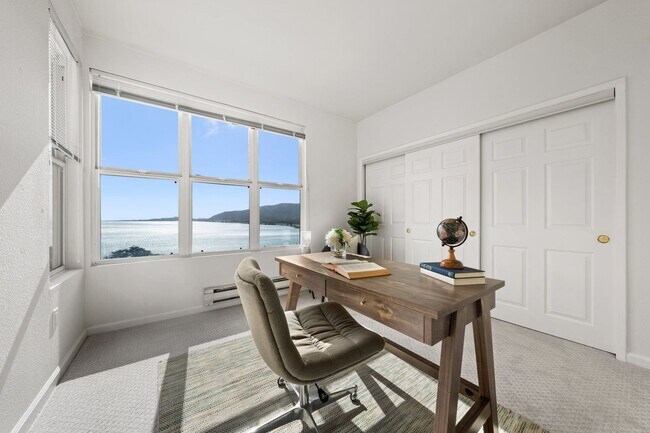 Building Photo - Epic REA - Top floor, Sweeping Views, 3 BR...