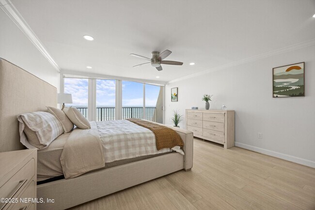 Building Photo - 2100 Ocean Dr S
