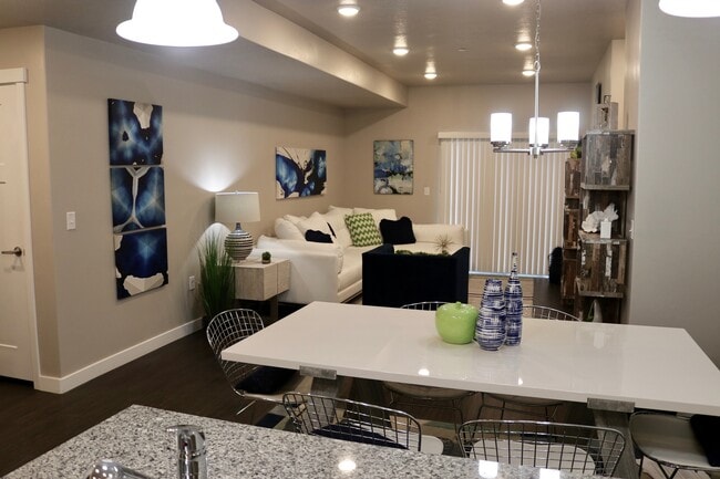 Building Photo - 556 E 250 N