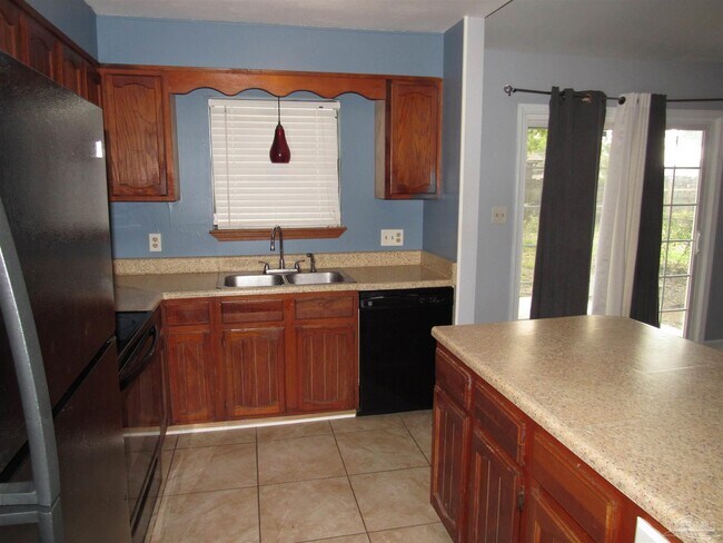 Building Photo - 7804 Oak Forest Dr
